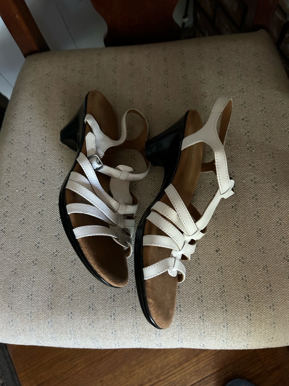 Clarks White Leather Sandals Size 8M - Picture 4 of 7